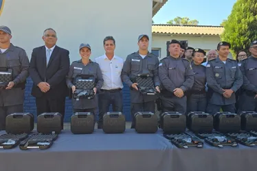 Imagem ilustrativa da imagem Governo entrega mais de 2 mil novas pistolas Glock para a PMES