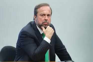 Imagem ilustrativa da imagem Governo estuda parceria com Bolívia para nova hidrelétrica binacional