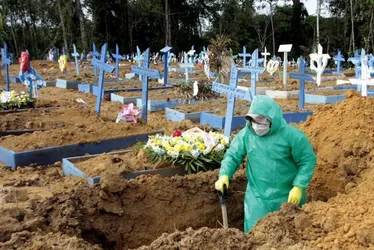 Imagem ilustrativa da imagem Há 5 anos Brasil chegava a 100 mil mortos por Covid-19