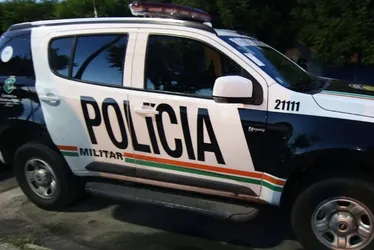Imagem ilustrativa da imagem Homem é flagrado pela esposa em motel, tenta fugir e atropela mototaxista no CE