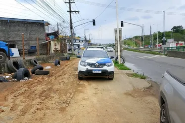 Imagem ilustrativa da imagem Homem morre em borracharia enquanto reparava roda de caminhão