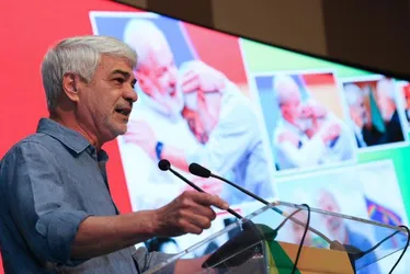 Imagem ilustrativa da imagem Humberto diz que 2026 será a "eleição das nossas vidas" ao deixar comando do PT