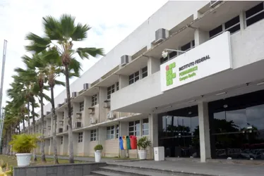 Imagem ilustrativa da imagem IFPE abre concurso com 100 vagas para professores. Salários chegam a R$ 13 mil