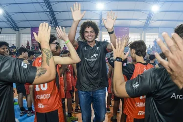 Imagem ilustrativa da imagem Inspiração para jovens atletas, Anderson Varejão participa de lançamento de liga
