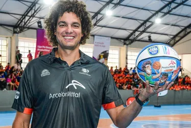 Imagem ilustrativa da imagem Inspiração para jovens atletas, Anderson Varejão participa de lançamento de liga