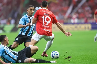 Imagem ilustrativa da imagem Internacional perde pênalti no último lance e Grêmio vence Gre-Nal do 'desespero'