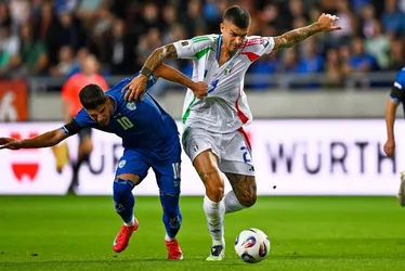 Imagem ilustrativa da imagem Itália vence jogo caótico contra Israel e mantém sonho de vaga direta no Mundial