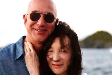 Imagem ilustrativa da imagem Jeff Bezos lamenta morte da mãe aos 78 anos: 'tivemos muita sorte'