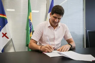 Imagem ilustrativa da imagem João Campos anuncia CNH gratuita para quem enfrenta dificuldade de emprego