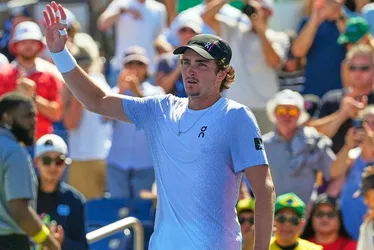 Imagem ilustrativa da imagem João Fonseca passa mal, vence na estreia no US Open e supera marca de Nadal
