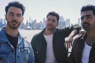 Imagem ilustrativa da imagem Jonas Brothers celebra a volta às origens em novo álbum