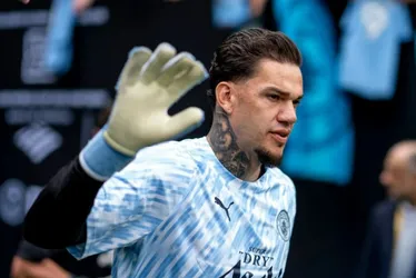 Imagem ilustrativa da imagem Jornal francês crava Donnarumma no Manchester City e indica saída de Ederson