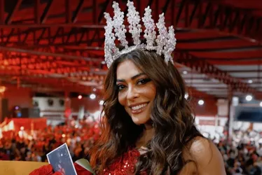 Imagem ilustrativa da imagem Juliana Paes é coroada rainha de bateria da Viradouro