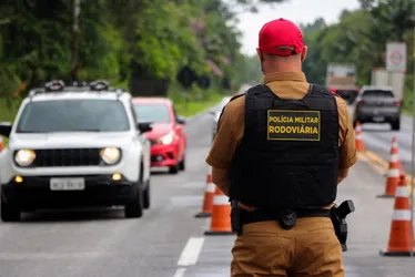 Imagem ilustrativa da imagem Justiça afasta 10 policiais rodoviários por propinas via Pix de motoristas