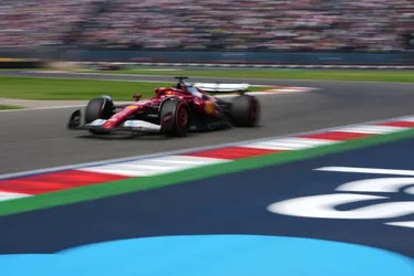 Imagem ilustrativa da imagem Leclerc lidera treino no México com duelos diretos por vaga na F1 em 2026