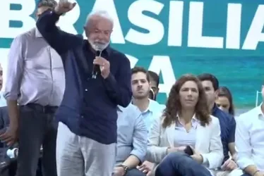 Imagem ilustrativa da imagem Lula entrega 599 títulos de terra em Brasília Teimosa