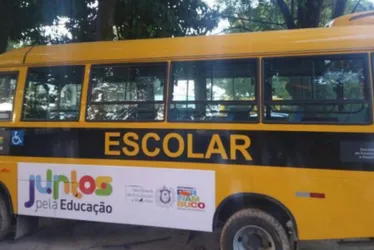 Imagem ilustrativa da imagem MPF exige retirada de adesivos irregulares em ônibus escolares de Pernambuco