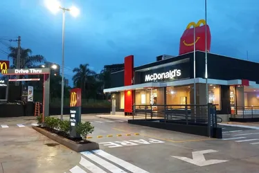 Imagem ilustrativa da imagem Mais de 100 vagas abertas em McDonald's do ES. Veja como se inscrever