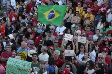 Imagem ilustrativa da imagem Manifestação reúne 8 mil em Vitória contra PEC da Blindagem e anistia
