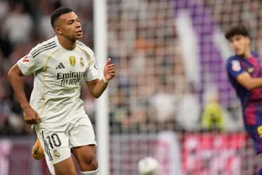 Imagem ilustrativa da imagem Mbappé perde pênalti, Vini explode, mas Real vence Barça e encerra jejum