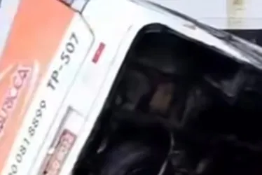 Imagem ilustrativa da imagem Micro-ônibus de Jaboatão tomba ao colidir com um trem do tipo VLT
