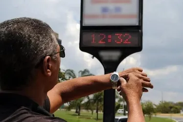 Imagem ilustrativa da imagem Ministro de Minas e Energia descarta volta do horário de verão