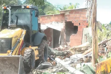 Imagem ilustrativa da imagem Moradores de Vila Velha resistem à reintegração de posse