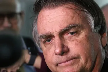 Imagem ilustrativa da imagem Bolsonaro culpa remédios por ter mexido em tornozeleira e cita 'paranoia'