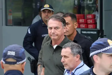 Imagem ilustrativa da imagem Moraes pede explicações sobre escolta que levou Bolsonaro ao hospital