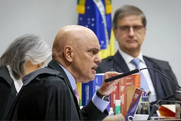 Imagem ilustrativa da imagem Moraes rebate defesa de Heleno sobre número de perguntas