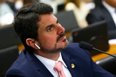 Imagem ilustrativa da imagem Moraes suspende uso de tornozeleira pelo senador Marcos do Val