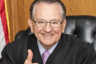 Imagem ilustrativa da imagem Morre aos 88 anos Frank Caprio conhecido como "o melhor juiz do mundo"