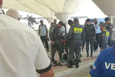 Imagem ilustrativa da imagem Motorista de ônibus é esfaqueado dentro de Terminal em Vila Velha