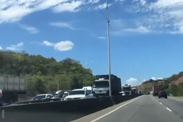 Imagem ilustrativa da imagem Motorista é assaltado e luta com bandidos para não ser sequestrado em Cariacica