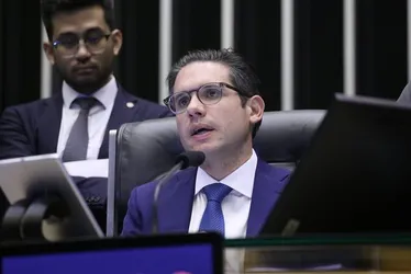 Imagem ilustrativa da imagem Quando Câmara prevê votar PL de proteção de crianças nas redes, desengavetado após vídeo de Felca