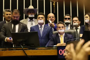 Imagem ilustrativa da imagem Motta decide pelo afastamento de 5 deputados por até 6 meses por causa de motim