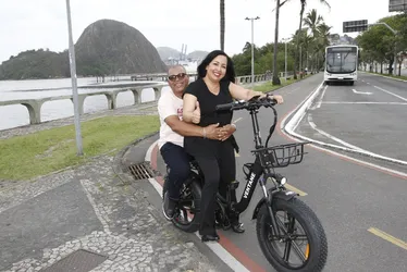 Imagem ilustrativa da imagem “Muita emoção”, diz ganhadora da bike elétrica