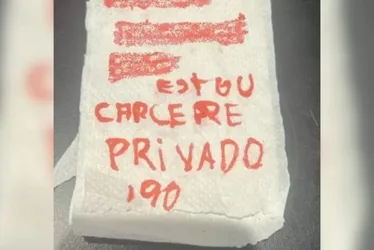 Imagem ilustrativa da imagem Mulher deixa pedido de socorro em rolo de papel higiênico em SC: ‘Cárcere privado’