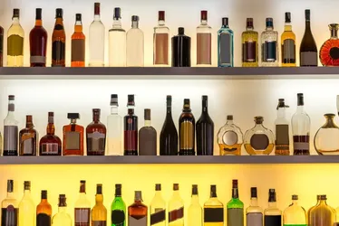 Imagem ilustrativa da imagem "Não consuma bebida com lacre adulterado", orienta centro de intoxicação