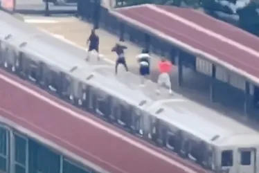 Imagem ilustrativa da imagem O que é 'surfe no metrô', desafio fatal das redes que assusta governo de NY
