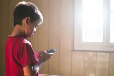 Imagem ilustrativa da imagem O que muda para pais e filhos com novas regras de redes sociais