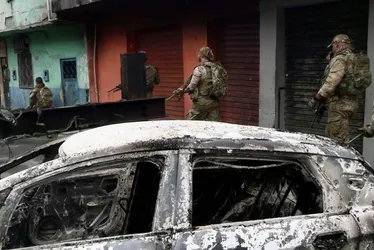 Imagem ilustrativa da imagem Operação contra Comando Vermelho no Rio tem 64 mortos, entre eles um capixaba