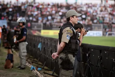 Imagem ilustrativa da imagem PM mobiliza mais de mil policiais para jogos de Náutico e Santa Cruz no Recife