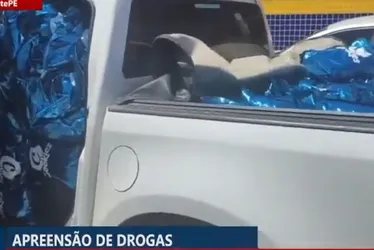 Imagem ilustrativa da imagem PRF apreende camionete abarrotada de maconha na BR-423, em Garanhuns