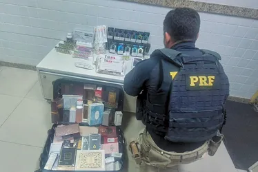 Imagem ilustrativa da imagem PRF apreende carga clandestina de canetas para perder peso no ES