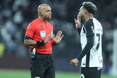 Imagem ilustrativa da imagem Palmeiras vê prejuízo severo por decisões da arbitragem no clássico e envia ofício à CBF