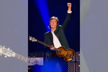 Imagem ilustrativa da imagem Paul McCartney canta 'Help!' por completo pela primeira vez em 60 anos