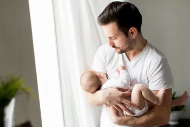 Imagem ilustrativa da imagem Pediatras defendem aprovação de 1 mês de licença-paternidade