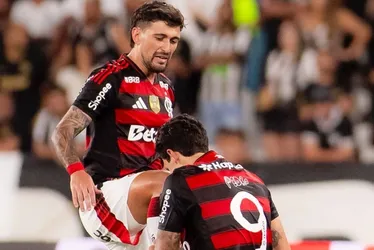 Imagem ilustrativa da imagem Pedro brilha, Flamengo vence Botafogo e segue na caça ao Palmeiras