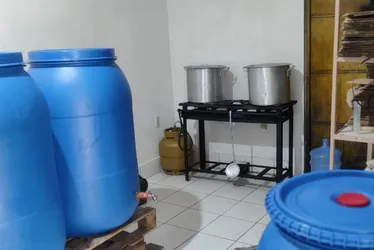 Imagem ilustrativa da imagem Sócios em fábrica clandestina de bebidas em San Martin vão para o Cotel